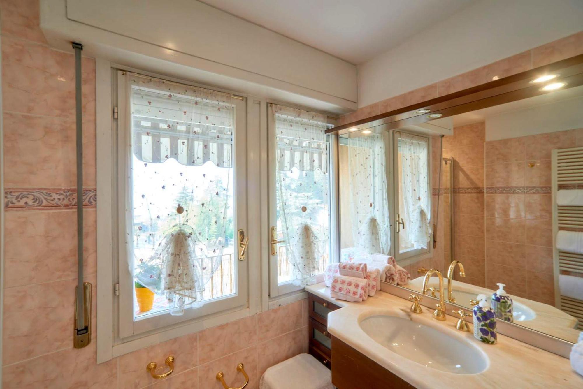 Tosca House 2 Bed & Breakfast Варена Екстериор снимка