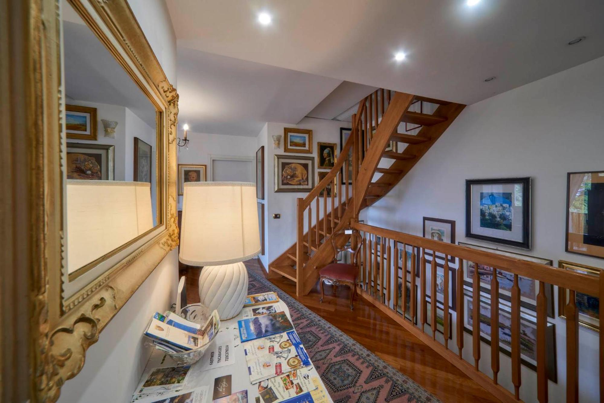 Tosca House 2 Bed & Breakfast Варена Екстериор снимка