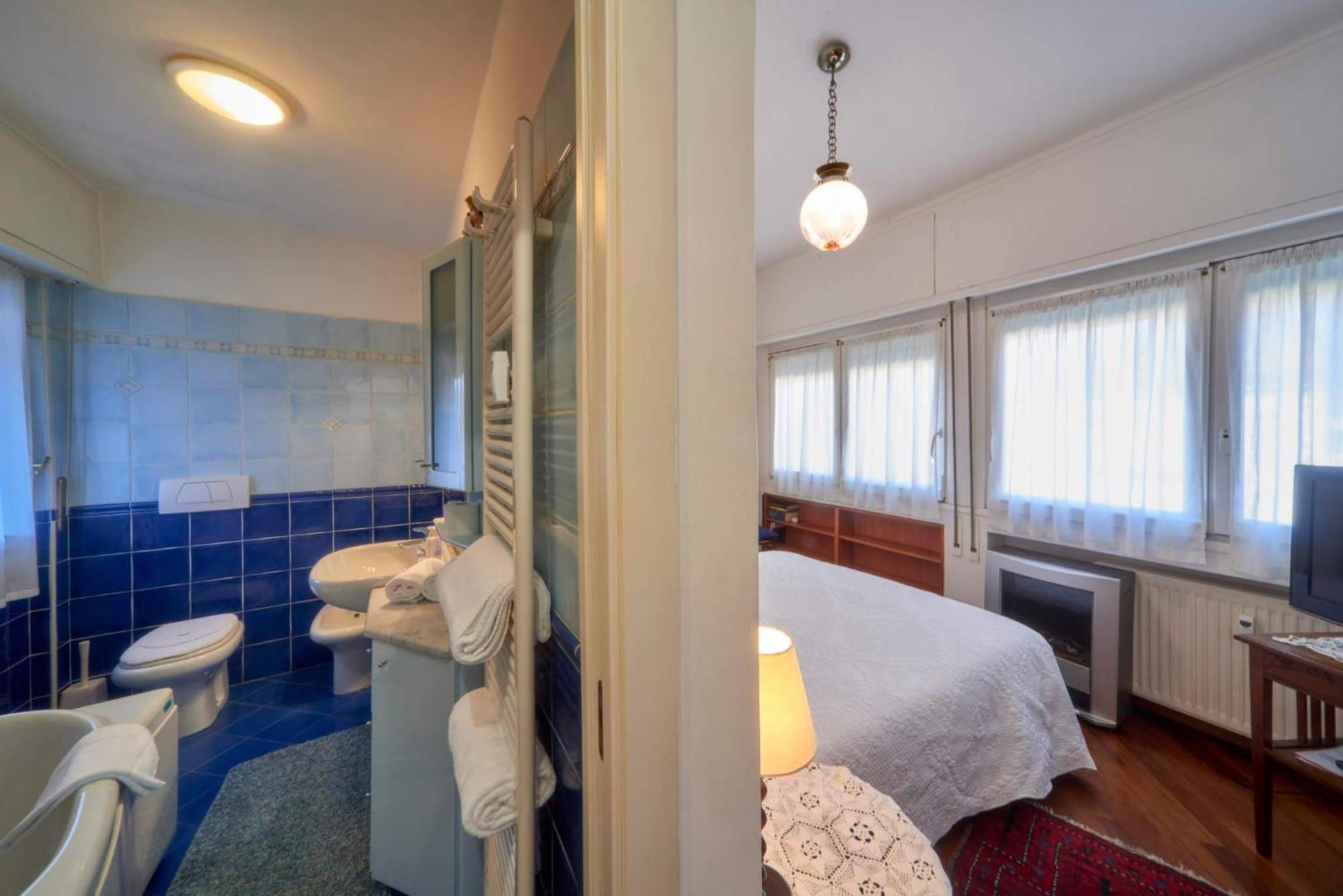 Tosca House 2 Bed & Breakfast Варена Екстериор снимка