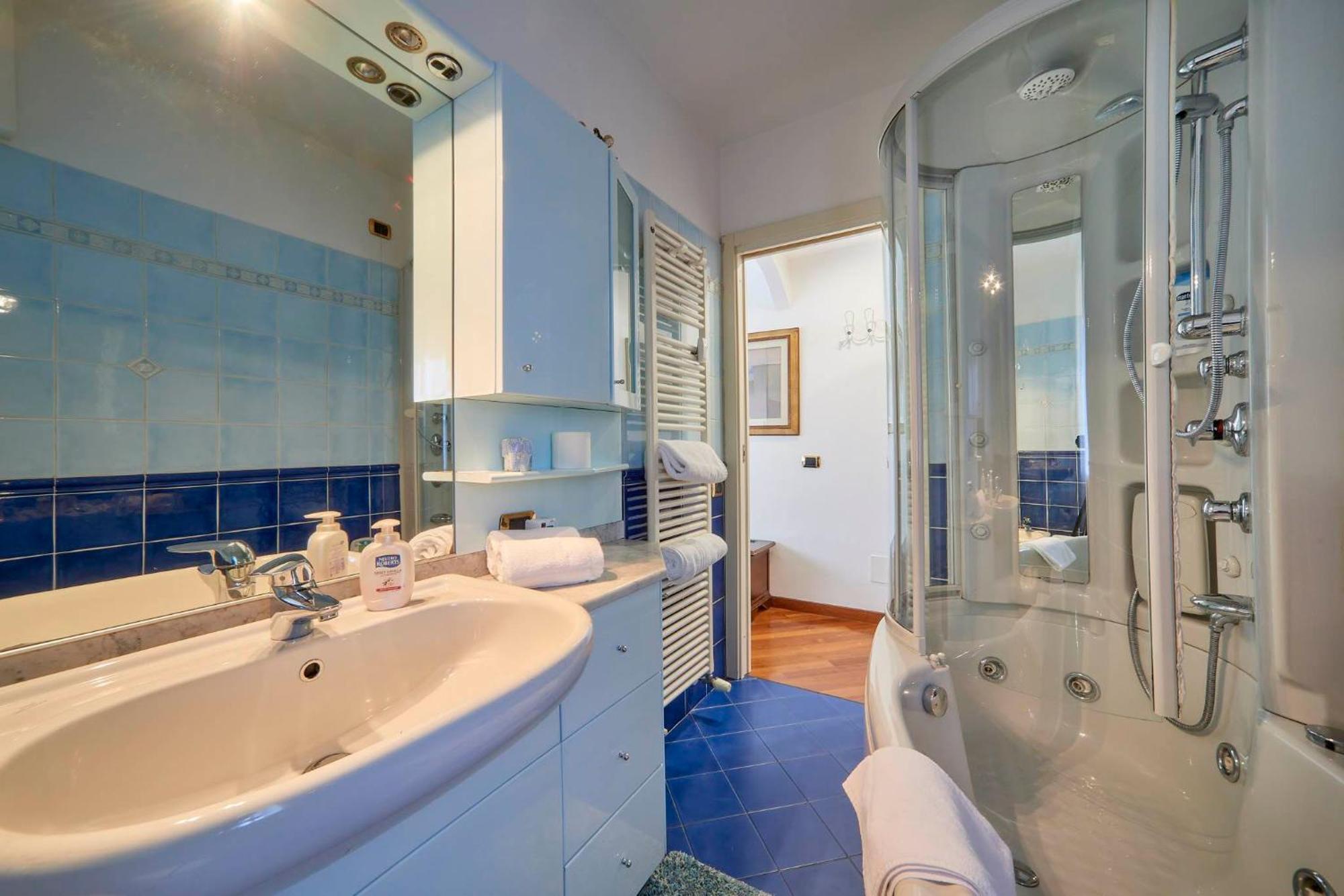 Tosca House 2 Bed & Breakfast Варена Екстериор снимка
