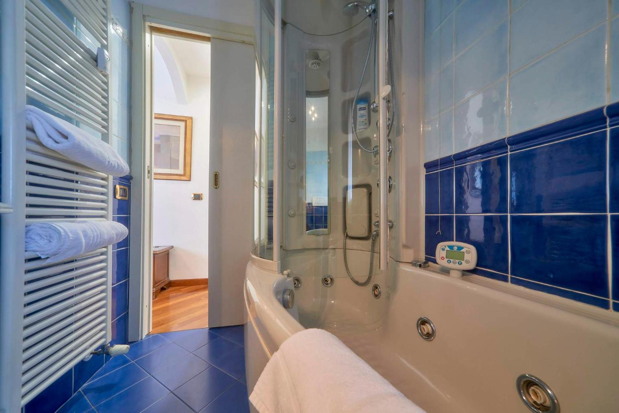Tosca House 2 Bed & Breakfast Варена Екстериор снимка