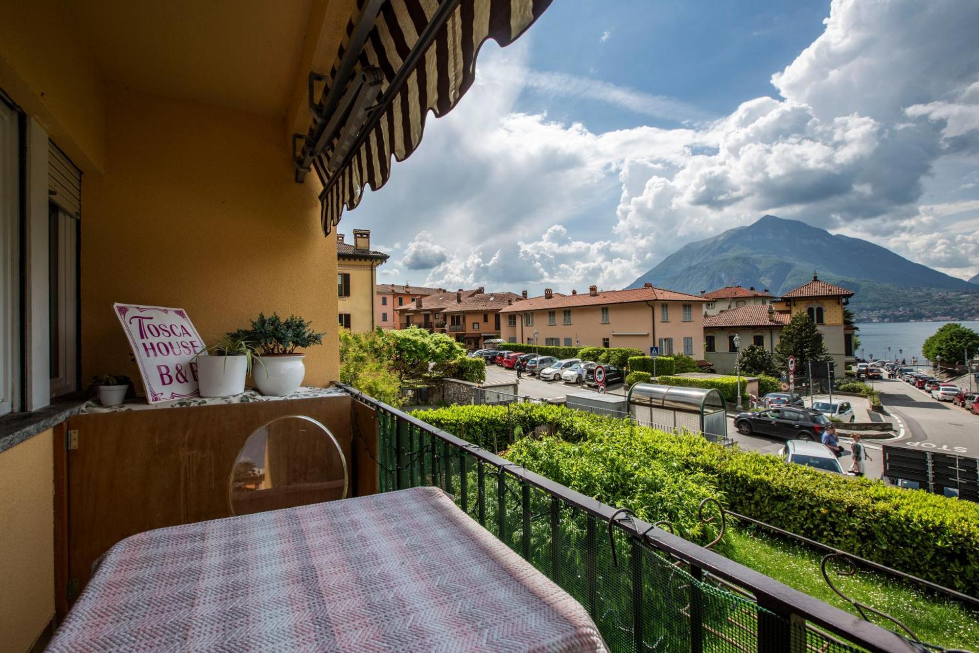 Tosca House 2 Bed & Breakfast Варена Екстериор снимка