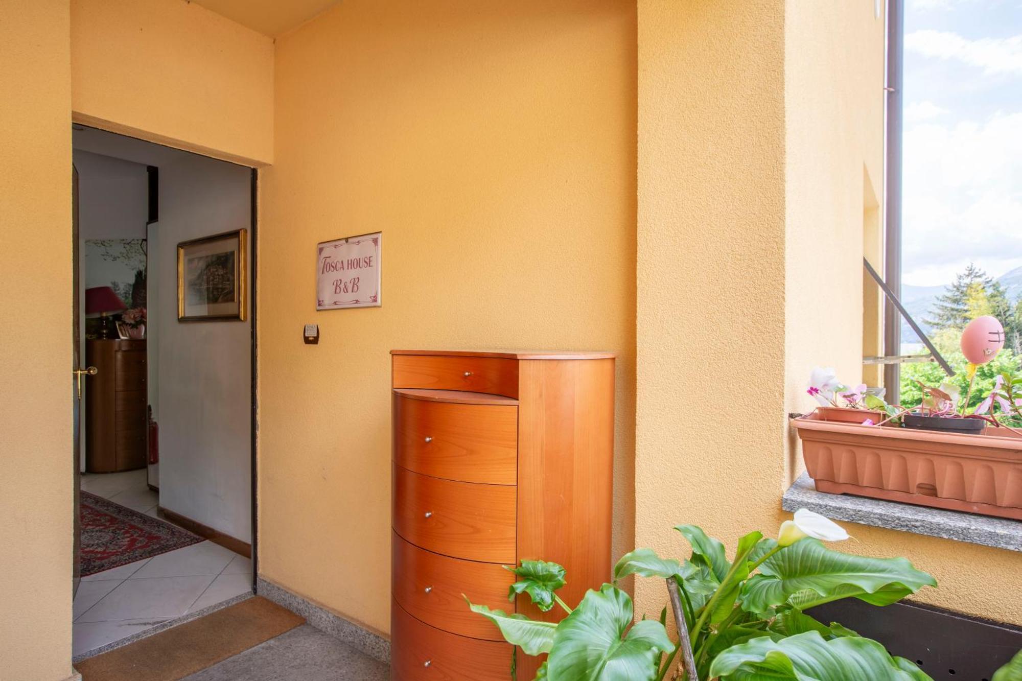 Tosca House 2 Bed & Breakfast Варена Екстериор снимка