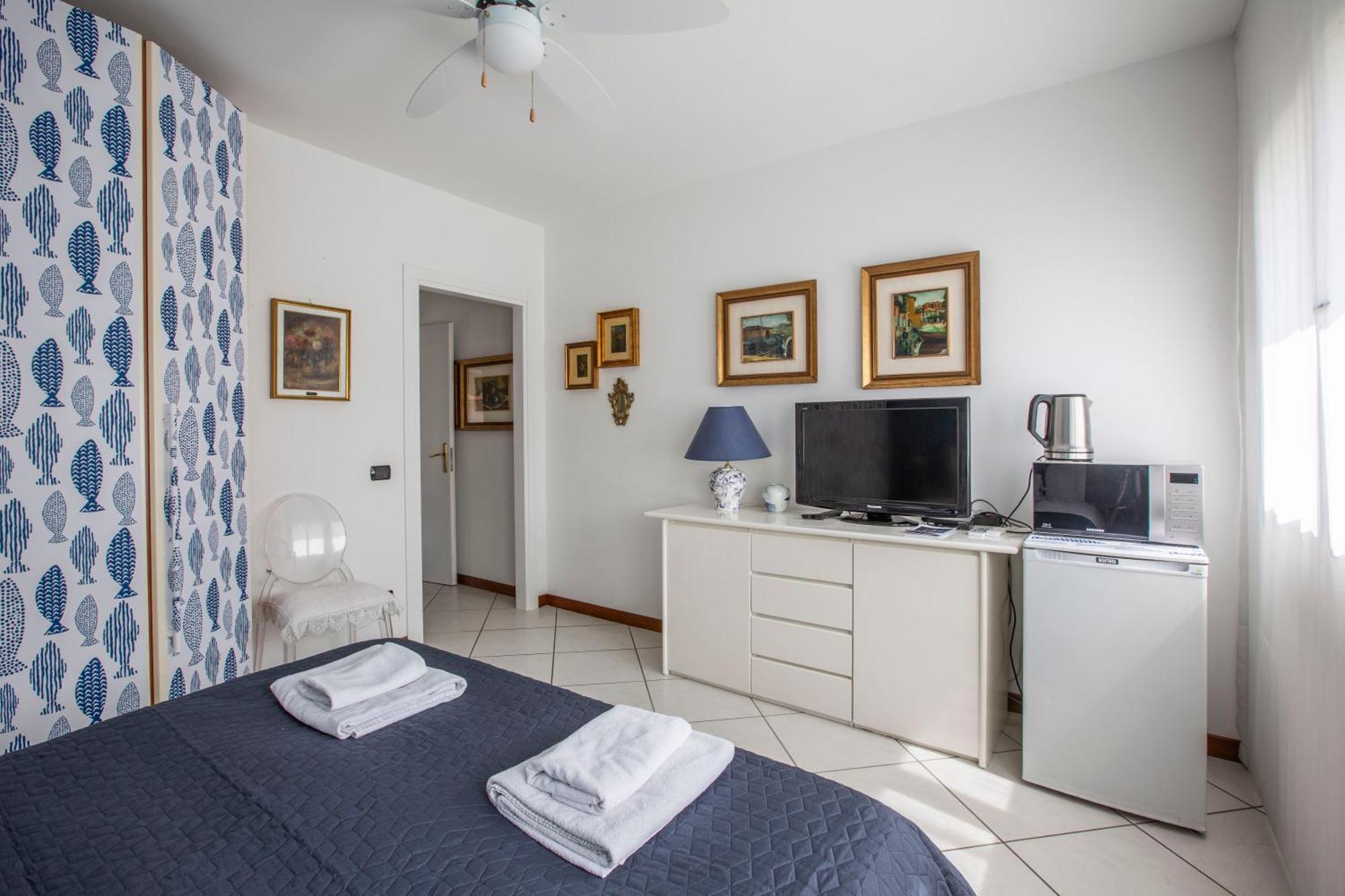 Tosca House 2 Bed & Breakfast Варена Екстериор снимка